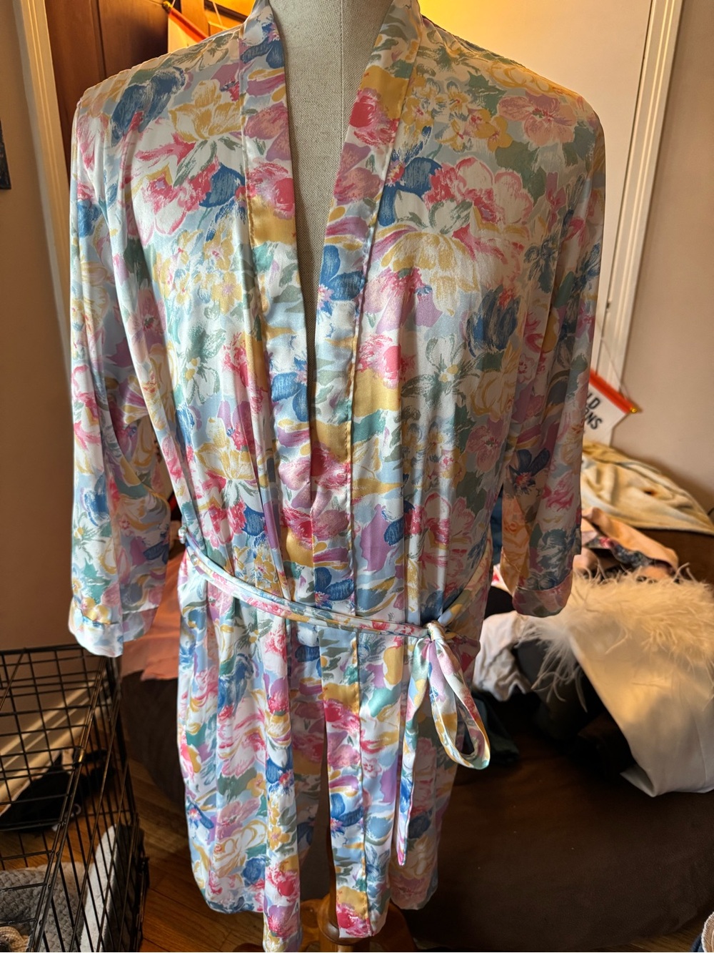 Vintage Pastel Robe - Picture 2 of 5